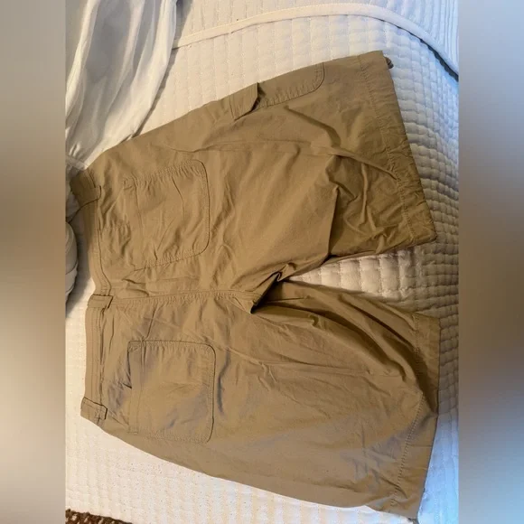 St. John's Bay Women's Beige Cargo Shorts size 12 beach, vacation, casual - Picture 5 of 6
